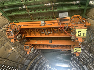 Antonov An-124 Ruslan onboard cranes