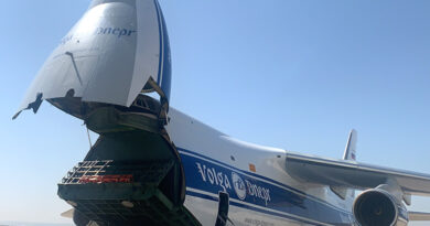 Antonov An-124 Ruslan with its front end open