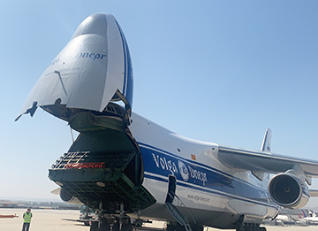 Antonov An-124 Ruslan with its front end open