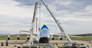 Cranes loading heavy project cargo and capital equipment